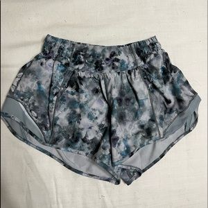 Lululemon Hotty Hot shorts 2.5 inch